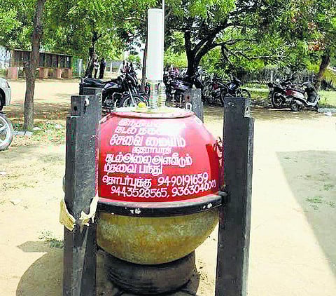 தூத்துக்குடி: புயல், மீன் வளத்தை அறிய நவீன கருவி; கடலில் மிதந்தபடி தகவல் வரும்!