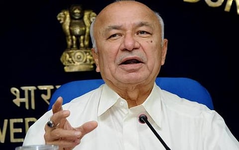 நசுக்குவேன் என்று சொன்னது பத்திரிகையாளர்களை அல்ல: ஷிண்டே மறுப்பு