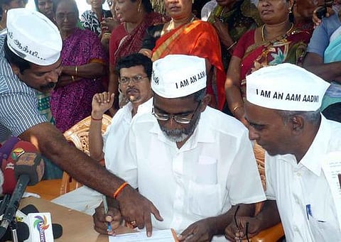 ஆம் ஆத்மியில் இணைந்தார் உதயகுமார்: போராட்டக் குழுவில் பிளவு?