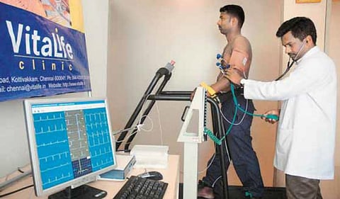 தொண்டையிலே கிச்கிச் இதயம் பத்திரம்