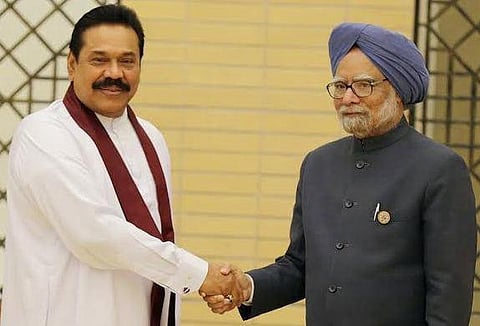 மியான்மரில் ராஜபக்சேவுடன் மன்மோகன் சிங் சந்திப்பு