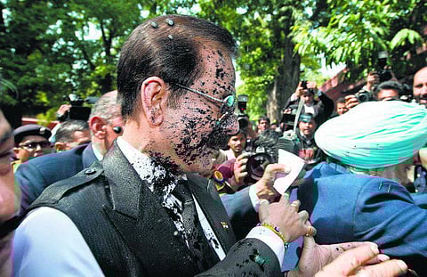 சஹாரா ஏன் சரிகிறது?