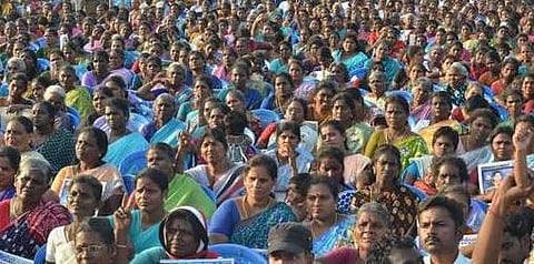 பெட்ரோல், டீசலுக்கு ஆண்டு முழுவதும் ஒரே விலை: மீனம்பாக்கம் பிரச்சாரக் கூட்டத்தில் ஜெயலலிதா வாக்குறுதி