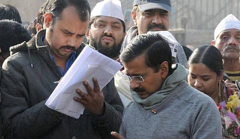 குஜராத் வளர்ச்சியடைந்துவிட்டதாக பொய் கூறுகிறார் மோடி: கேஜ்ரிவால்