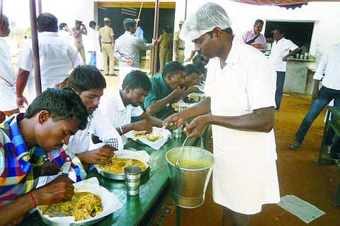 கைதிகள் கைமணத்தில் கமகமக்கும் கேண்டீன்