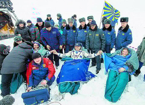 ரஷ்ய, அமெரிக்க வீரர்கள் பூமிக்கு திரும்பினர்: 6 மாத விண்வெளிப் பயணம் முடிந்தது