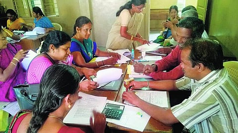 தகுதித் தேர்வில் தேர்ச்சி பெற்றவர்களுக்கு சான்றிதழ் சரிபார்ப்பு பணி தொடங்கியது: தேர்தல் ஆணையத்தின் அனுமதியுடன் நடக்கிறது