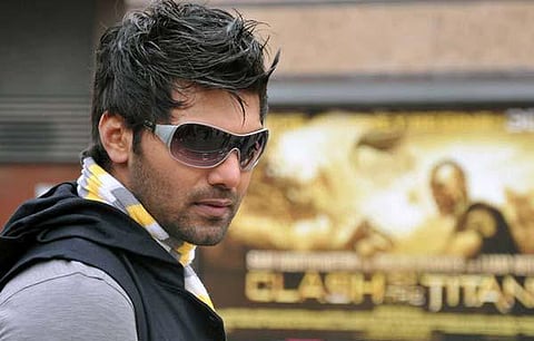 நண்பனையும் தம்பியையும் இணைக்கும் விஷ்ணுவர்தன்