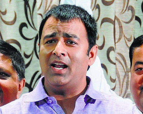 உ.பி. கலவரத்தில் கைதான பாஜக எம்.எல்.ஏ.வுக்கு சீட் மறுப்பு: ஆதரவாளர்கள் போராட்டம்