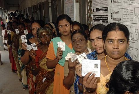 தமிழக வாக்காளர் எண்ணிக்கை 5.50 கோடியை நெருங்குகிறது- பட்டியலில் பெயர் சேர்க்க நாளை கடைசி நாள்