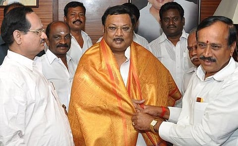 தினமும் புதுத் தலைவர்கள் சந்திப்பு; எடுப்பார் கைப்பிள்ளையா மு.க.அழகிரி?