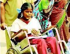 விபத்தில் சிக்கிய 10-ம் வகுப்பு மாணவி மருத்துவமனையில் தேர்வு எழுதினார்