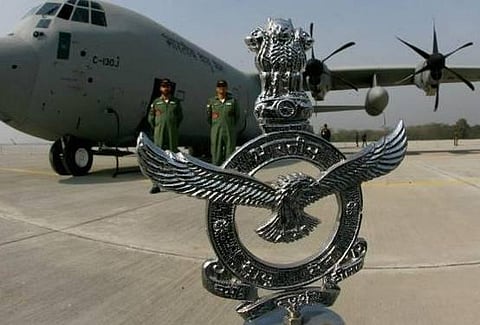 போர் விமானம் விழுந்து நொறுங்கி 5 பேர் பலி