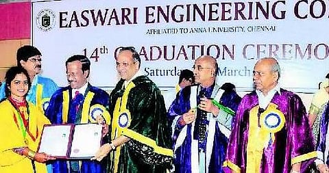 உலகமயமாக்கலுக்கு ஏற்ப மாணவர்கள் தகுதிகளை வளர்த்துக்கொள்ள வேண்டும்:ஈஸ்வரி பொறியியல் கல்லூரி விழாவில் யுஜிசி துணைத் தலைவர் பேச்சு