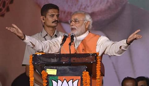 மத்திய அரசின் பெரியண்ணன் மனப்போக்கு: நரேந்திர மோடி குற்றச்சாட்டு