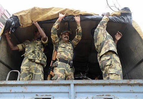 மக்களவைத் தேர்தல் பாதுகாப்புக்கு 2 லட்சம் துணை ராணுவ படை வீரர்கள்: அவசரப் பணிக்காக ஹெலிகாப்டர்கள் தயார்