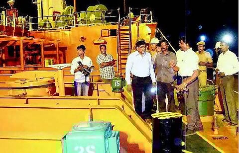 கப்பல்களில் பணம் வந்தது உண்மையா?- அதிகாரிகள் மீண்டும் சோதனை