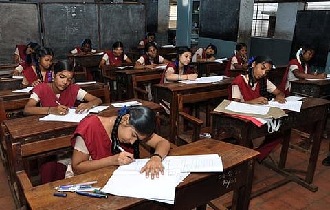 பிளஸ் 2 கணக்கு தேர்வு: 8 மார்க் போனஸ் - தமிழக அரசு உத்தரவு