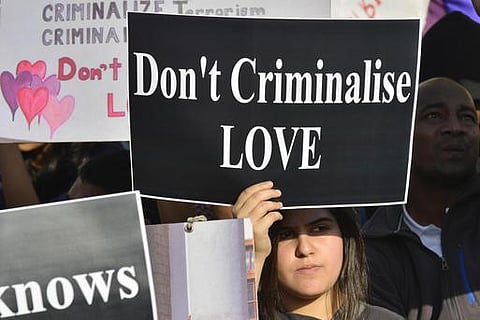 தன்பாலின உறவு: சீராய்வு மனுவை விசாரணைக்கு ஏற்றது உச்ச நீதிமன்றம்