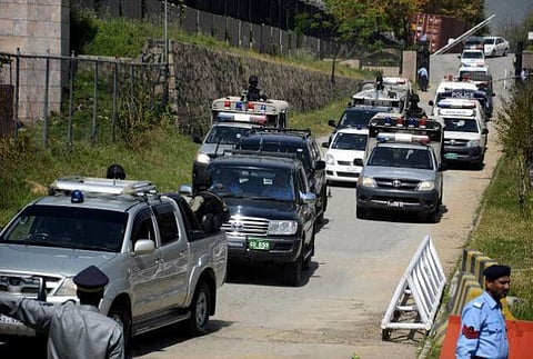 பாகிஸ்தானில் குண்டுவெடிப்பு: படுகொலை முயற்சியில் இருந்து தப்பித்தார் முஷாரப்