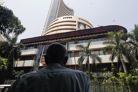 பங்குச் சந்தையில் லேசான சரிவு