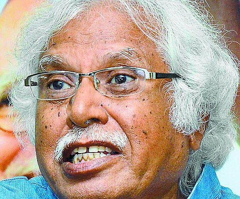 போஸ்டர் யுத்தம்: மோடிக்கு எதிரான காங்கிரஸ் வேட்பாளர் மிஸ்திரி கைது