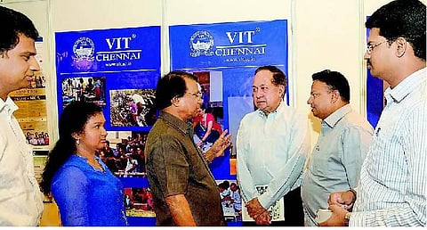 தி இந்து வழிகாட்டி நிகழ்ச்சி, கல்விக் கண்காட்சி: ஏராளமான மாணவ, மாணவிகள் குவிந்தனர்