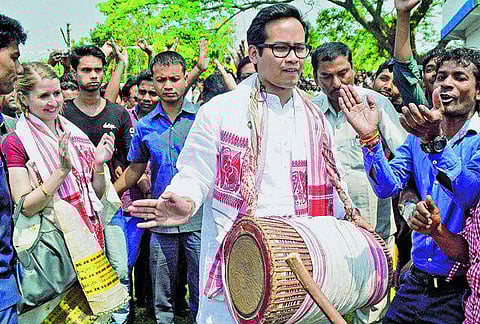 அசாம் முதல்வரின் பிரிட்டன் மருமகள் தீவிர பிரச்சாரம்