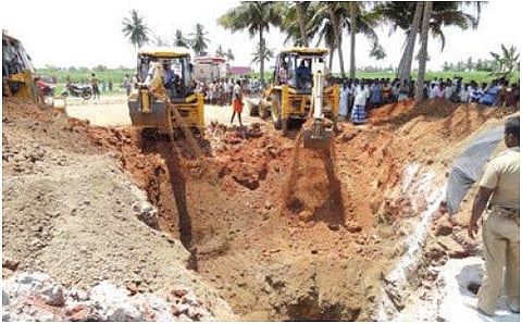 கள்ளக்குறிச்சியில் ஆழ்துளை கிணற்றிலிருந்து மீட்கப்பட்ட சிறுமி உயிரிழப்பு