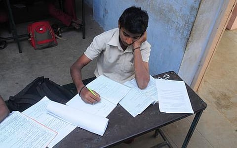 பிளஸ் 2-வில் அரசு பள்ளி மாணவர்கள் அதிகளவில் தேர்ச்சி பெறுவார்கள்