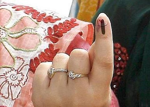 விரல்ல மை இருக்கா?- பெட்ரோல் விலையில் தள்ளுபடி