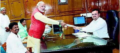 வதோதராவில் மோடி வேட்பு மனு தாக்கல்