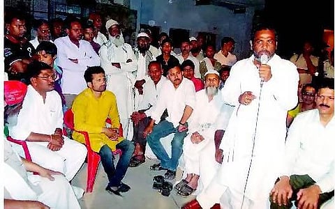 சமாஜ்வாதிக்கு வாக்களிக்காவிட்டால் துப்பாக்கி பேசும்: சம்பல் கொள்ளைக்காரர்கள் மிரட்டல் பிரச்சாரம்