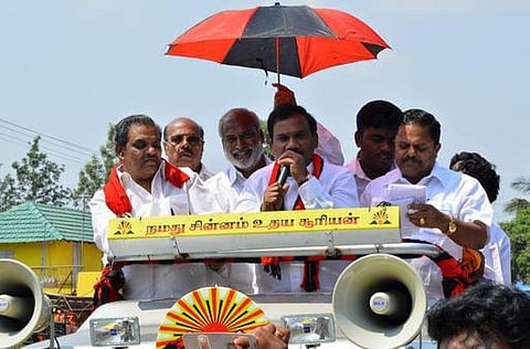 மாற்றுக் கட்சியினரை வளைக்கும் ஆ.ராசா: முடங்கிய அதிமுக-வினர்