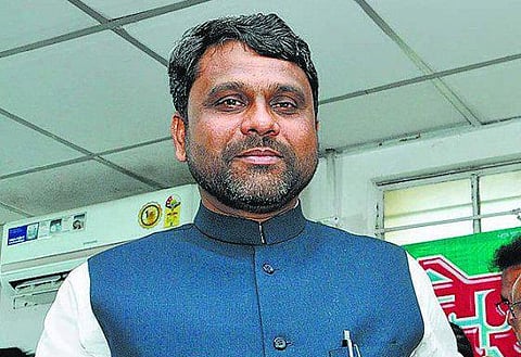 காங்கிரஸுக்கு ஆதரவாக ஐக்கிய ஜனதா தளம் வேட்பாளர் வாபஸ்: நிதிஷ்குமார் அதிர்ச்சி