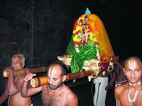 திருப்பாணாழ்வார்: வீணை இசையால் பெருமாளை மகிழ்வித்தவர்