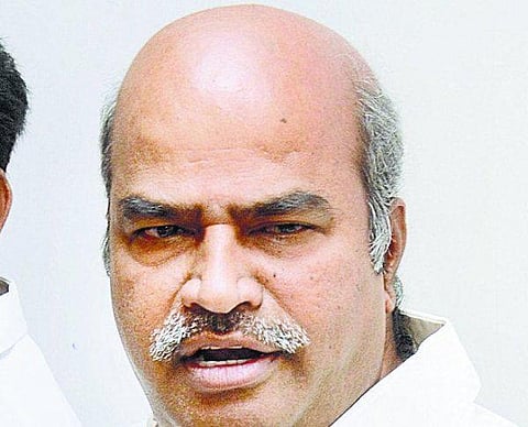 திமுக, அதிமுகவுக்கு தங்கபாலு பாராட்டு