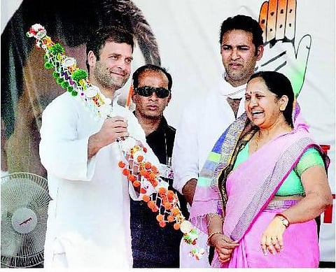 இந்தியாவை இரண்டு துண்டாக்க பாஜக முயற்சி: மத்தியப்பிரதேச தேர்தல் பிரச்சாரத்தில் ராகுல் காந்தி தாக்கு