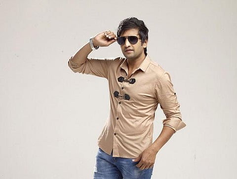 ட்விட்டரில் இணைந்த சந்தானம்