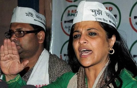 ஆம் ஆத்மி பெண் தலைவரின் சர்ச்சைப் பேச்சு: கேஜ்ரிவால் சமாளிப்பு