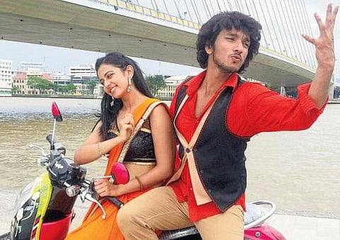 என்னமோ ஏதோ - திரை விமர்சனம்