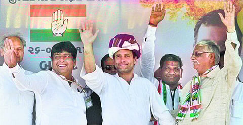 மோடியின் பிரச்சாரத்துக்கு அதானி செலவு செய்கிறார்: குஜராத்தில் ராகுல் காந்தி குற்றச்சாட்டு