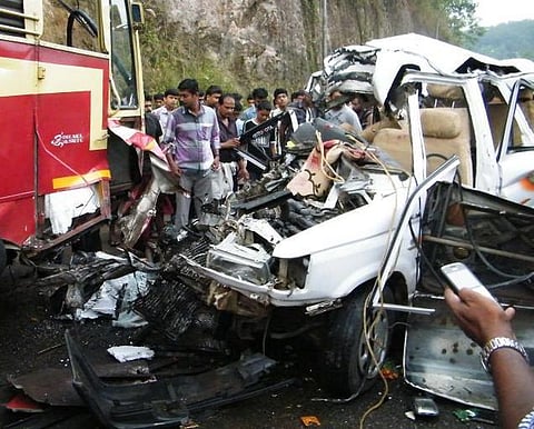 நெடுஞ்சாலைகளில் நிறுத்தப்படும் வாகனங்களால் அதிகரிக்கும் சாலை விபத்துகள்: தமிழகத்தில்தான் அதிக சம்பவங்கள் என புள்ளிவிவரம்