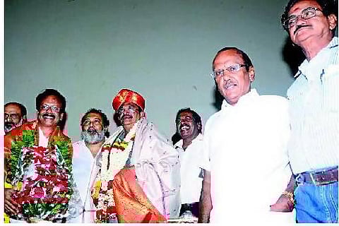 தென்னிந்திய திரைப்பட வர்த்தக சபை தலைவராக சசிகுமார் பதவியேற்பு