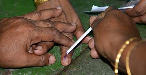 வாக்களித்தால் ஏ.சி., ஃபிரிட்ஜ், கார் பரிசு: தெலங்கானா ஆட்சியர் அறிவிப்பு