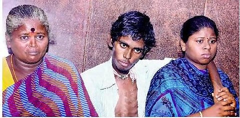 ‘ஒவ்வொரு நொடியும் மரணத்தை சந்திக்கிறேன்- கருணைக் கொலைக்கு அனுமதி தாருங்கள்!’: வேலூர் மாவட்ட ஆட்சியரிடம் சிறுவன் மனு