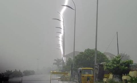 மின்னல் தாக்குதலிலிருந்து தற்காத்துக் கொள்வது எப்படி?- கோடை மழையின்போது கவனிக்க வேண்டியவை