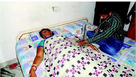 பிரச்சாரத்தின்போது மயங்கி விழுந்த ரோஜா