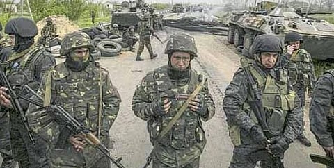 ரஷ்ய ஆதரவு கிளர்ச்சியாளர்கள் மீது உக்ரைன் படைகள் தாக்குதல்: 2 ராணுவ ஹெலிகாப்டர்கள் வீழ்த்தப்பட்டன