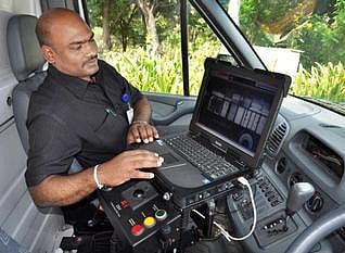 காரில் வெடிகுண்டுகளை சோதனை செய்யும் நவீன கருவி: சென்ட்ரல், எழும்பூர் ரயில் நிலையங்களில் பொருத்தப்படுகிறது